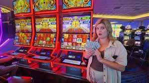 Tampilan permainan slot Buffalo King di aplikasi mobile ollo4d dengan simbol kerbau dan fitur bonus
